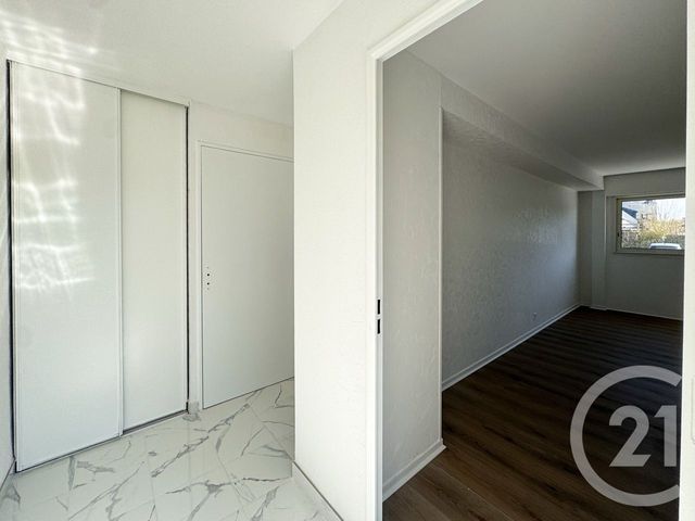 Afficher la photo en grand Appartement T1 à vendre - 1 pièce - 33.91 m2 - VANNES - 56 - BRETAGNE - Century 21 Agence De La Madeleine