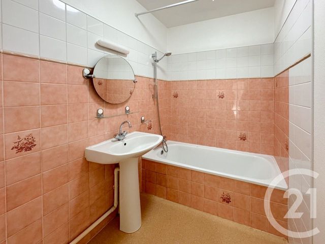 Appartement T3 à vendre - 3 pièces - 66.94 m2 - VANNES - 56 - BRETAGNE - Century 21 Agence De La Madeleine