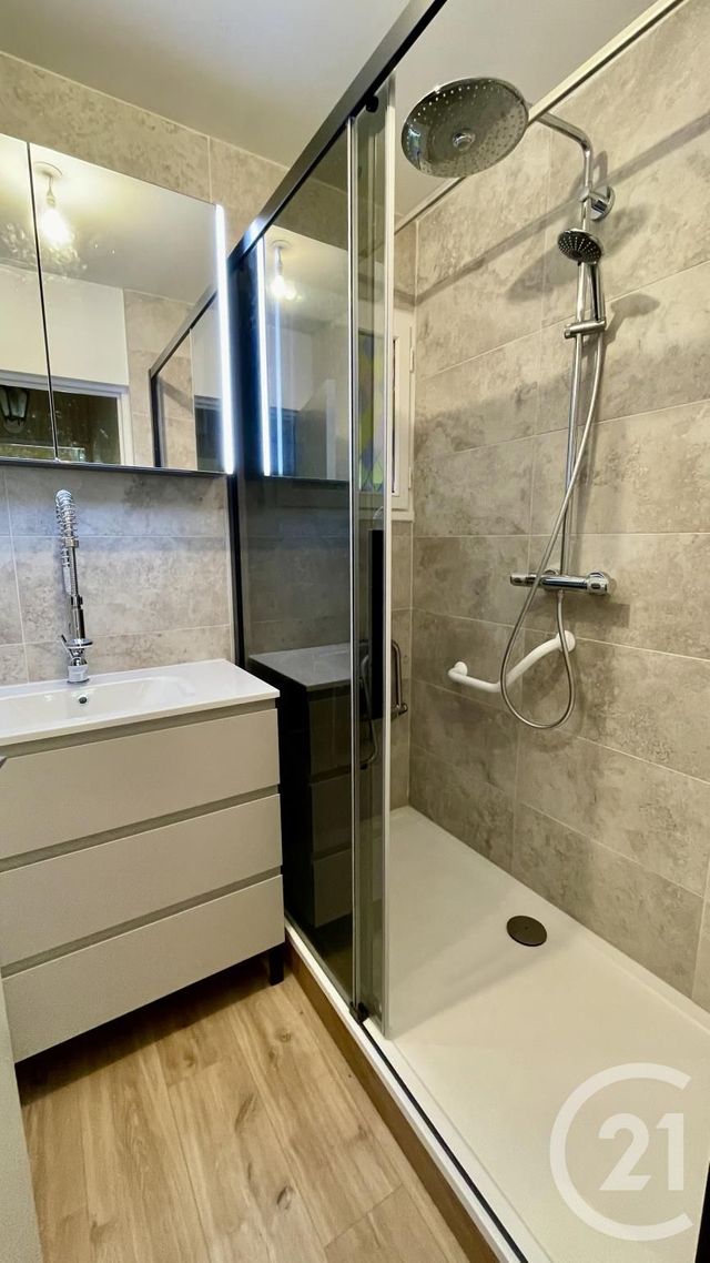 Afficher la photo en grand Appartement T3 à vendre - 3 pièces - 64.07 m2 - VANNES - 56 - BRETAGNE - Century 21 Agence De La Madeleine