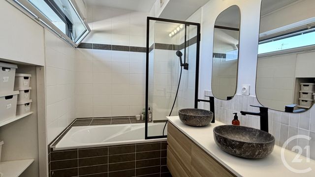 Appartement T4 à vendre - 4 pièces - 86.9 m2 - VANNES - 56 - BRETAGNE - Century 21 Agence De La Madeleine