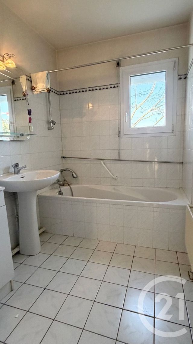 Appartement F3 à vendre - 3 pièces - 62.24 m2 - VANNES - 56 - BRETAGNE - Century 21 Agence De La Madeleine