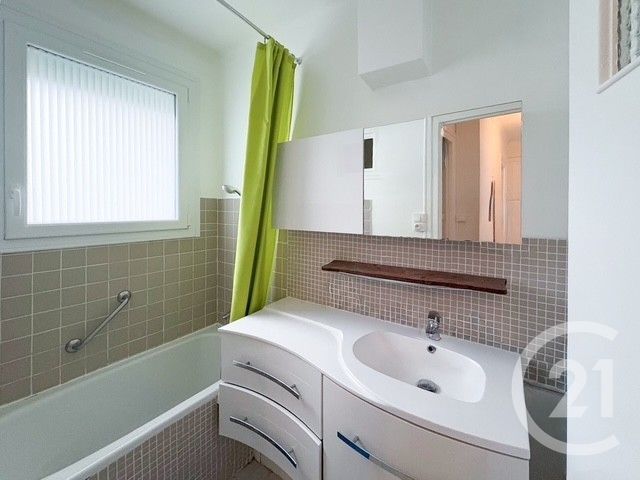 Appartement à vendre - 2 pièces - 43.78 m2 - VANNES - 56 - BRETAGNE - Century 21 Agence De La Madeleine