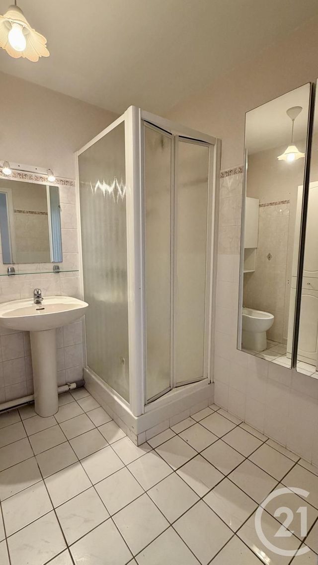 Appartement T4 à vendre - 4 pièces - 72.4 m2 - VANNES - 56 - BRETAGNE - Century 21 Agence De La Madeleine